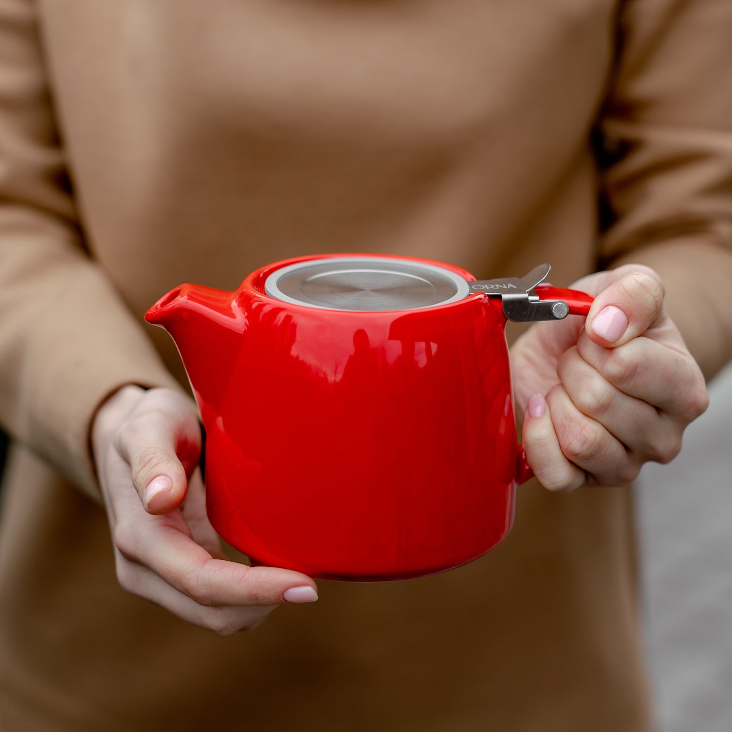 ORNA Ceramic Teapot with Basket Infuser and Stainless Steel Lid in Red, 18.6 Oz (550ml)