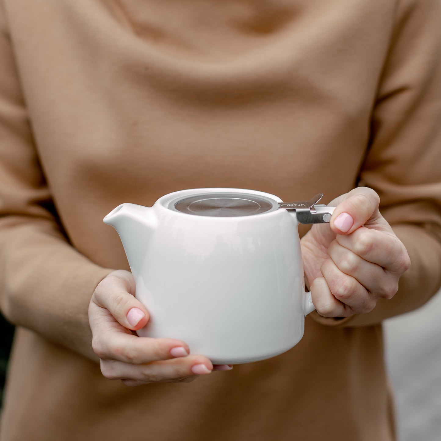 ORNA Ceramic Teapot with Basket Infuser and Stainless Steel Lid in White, 18.6 Oz (550ml)