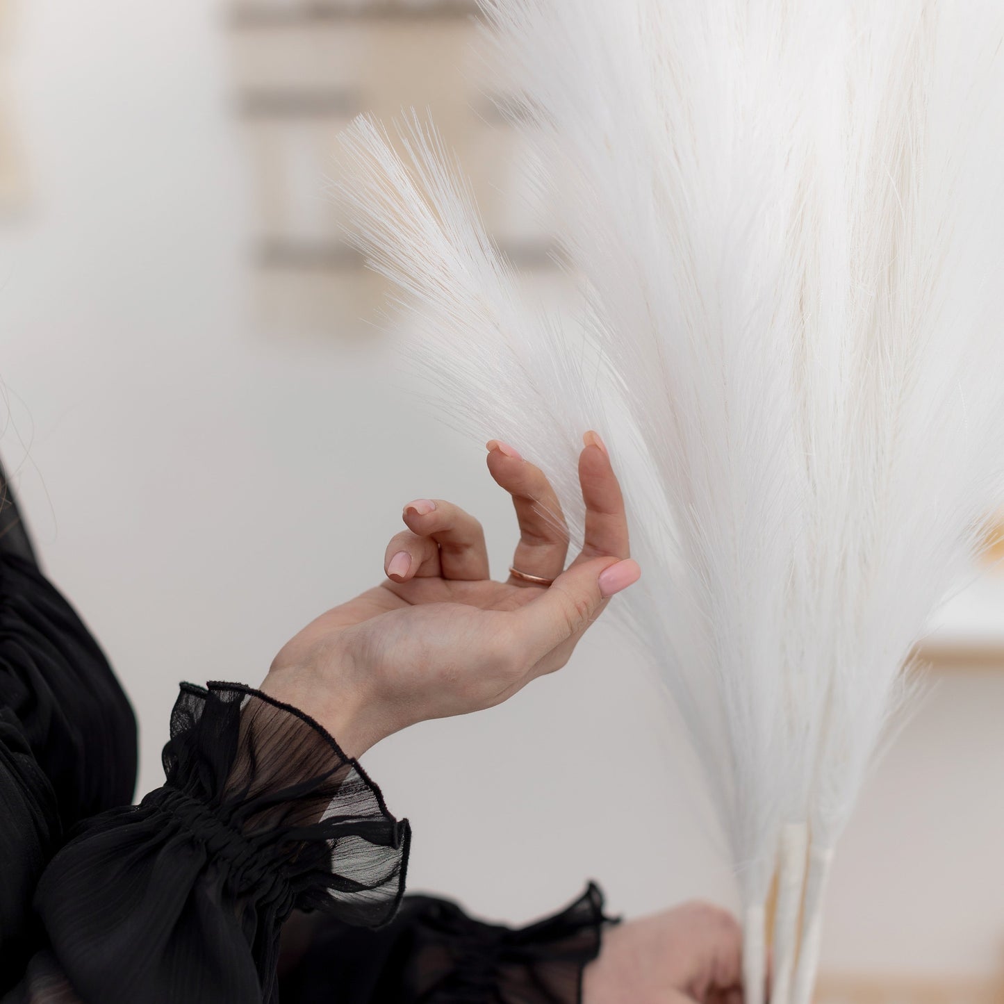 Extra fluffy and tall artificial pampas ORNA in White, 3 stems set, Giftbox
