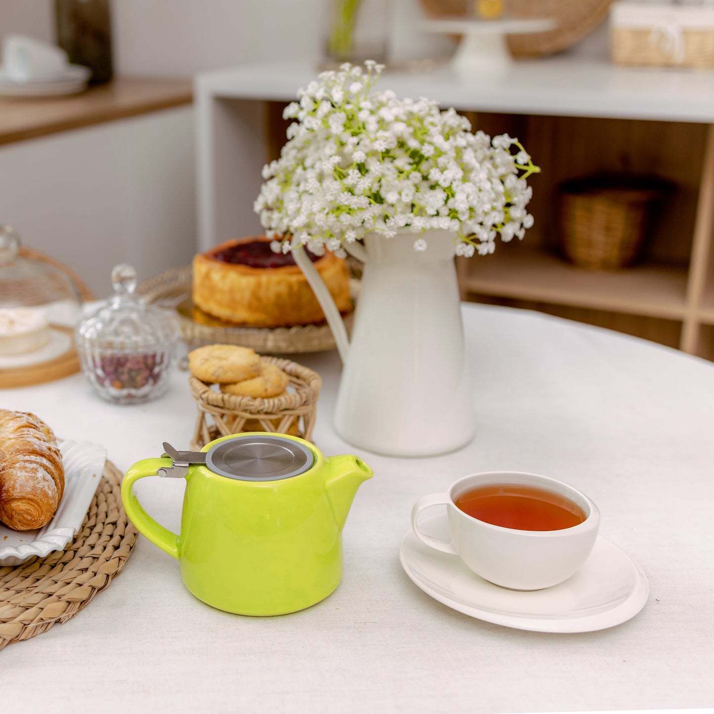 ORNA Ceramic Teapot with Basket Infuser and Stainless Steel Lid in Lime, 18.6 Oz (550ml)